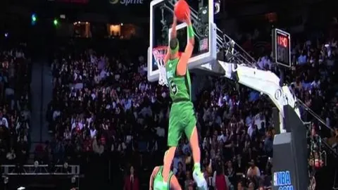 拜仁对阵法兰克福，德甲巅峰较量：谁能终结进球荒？