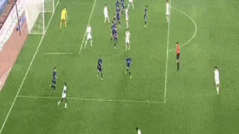 欧冠晋级悬念揭晓：四队晋级前景分析，谁将笑到最后？